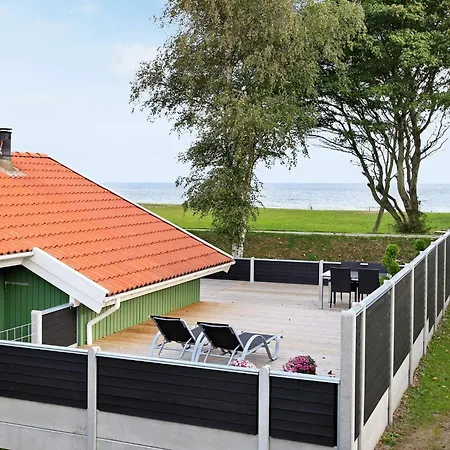 Seaside Bliss With - By Traum Nyaraló